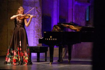 La violinista lituana Rolanda Ginkute retoma el Festival Joven de MUSEG con dos llenos en Sotosalbos y Segovia