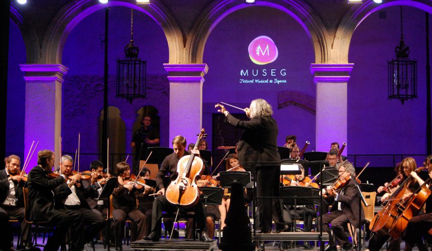 Más de 300 personas respaldan a la Orquesta Ciudad de Segovia y Peter Schmidt durante su actuación en MUSEG