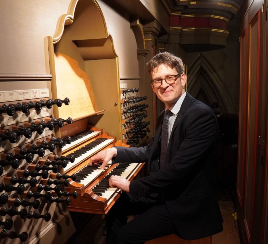 BÁLINT KAROSI, ÓRGANO