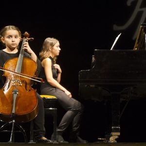 Andrea Beltrán y Yuna Pons, Violonchelo Andrea Beltrán y Yuna Pons, Violonchelo