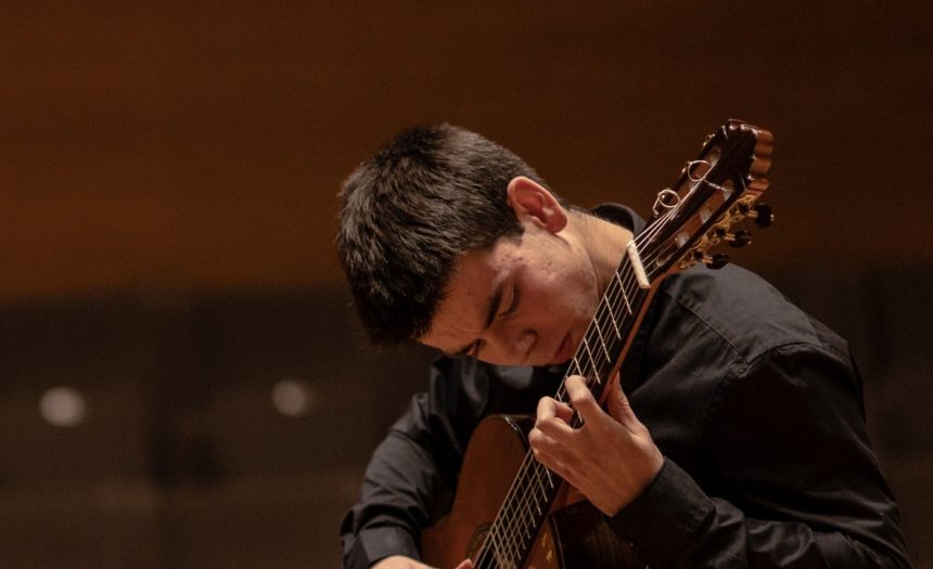 ASIER CANDIAL, guitarra