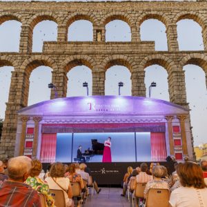 LA PLAZA DEL AZOGUEJO VIVIÓ UNA VELADA PARA RECORDAR LA PLAZA DEL AZOGUEJO VIVIÓ UNA VELADA PARA RECORDAR