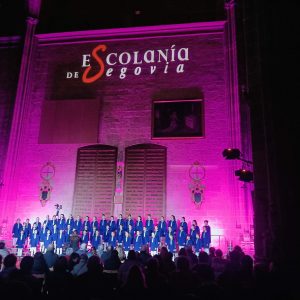 La Escolanía de Segovia presenta en la Catedral el concierto Navidades del Mundo