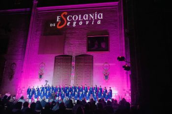 La Escolanía de Segovia presenta en la Catedral el concierto Navidades del Mundo